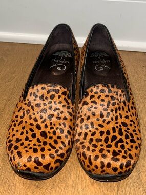 Dansko Olivia Cheetah /Leopard Print Calf Hair Comfort Flats US 7.5-8 Euro 38